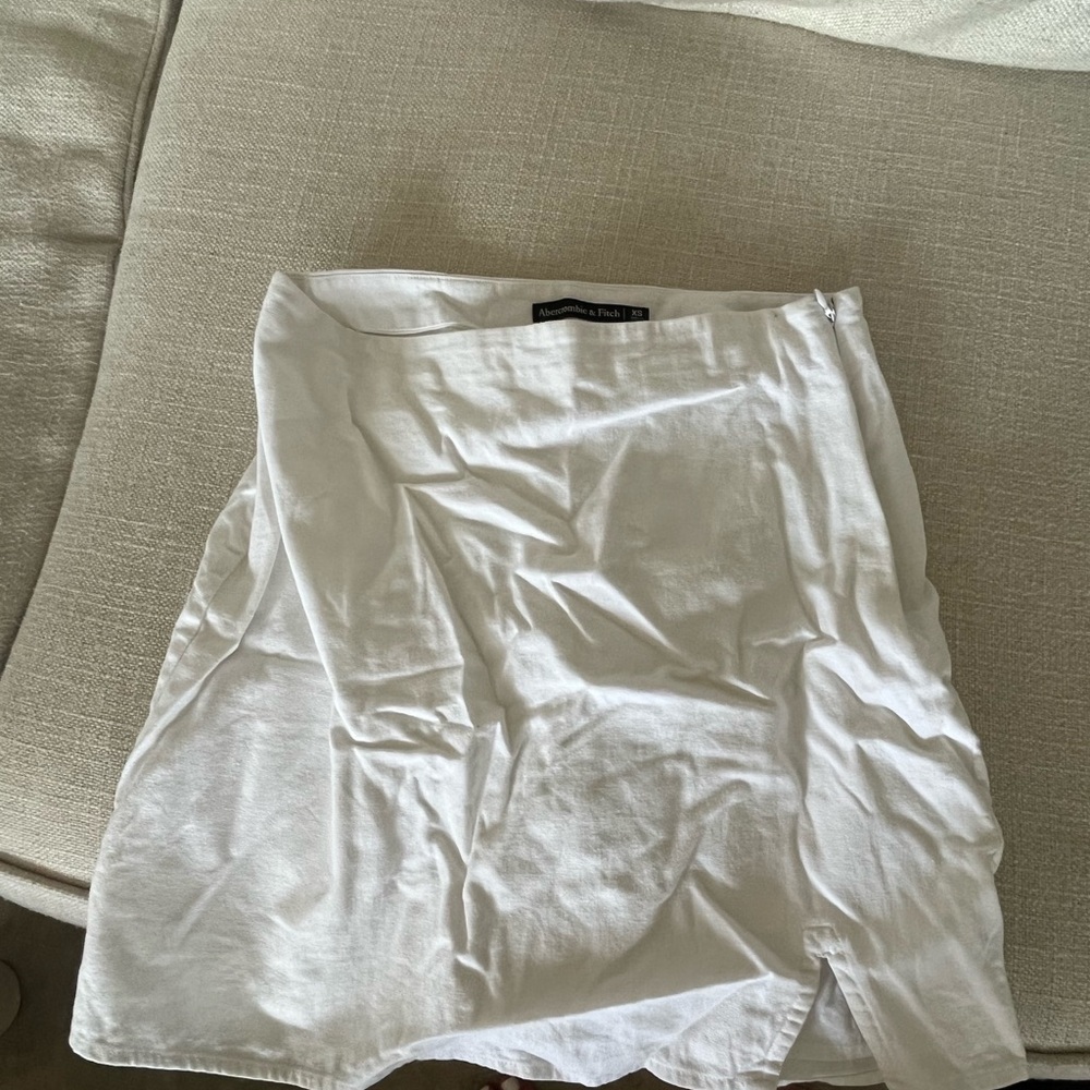 Abercrombie & Fitch White Cotton Mini Skirt with Side Zip
